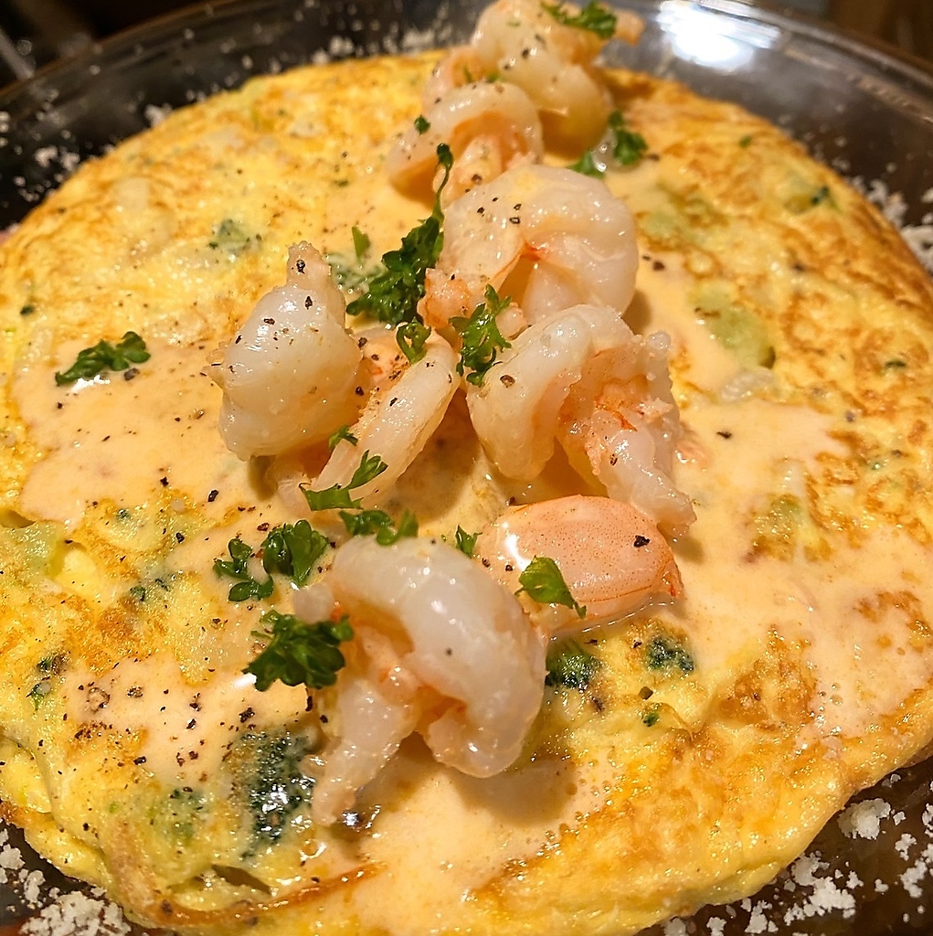 ほとんどが自家製、オープンキッチンならではの安心感。あなたの行きつけのひとつに。