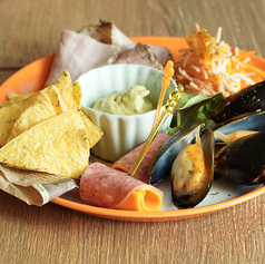 とりあえずの前菜盛り合わせ5種(内容はおまかせです)