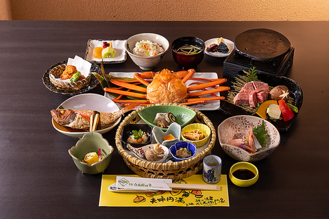 地元富山湾の厳選食材をふんだんに使用。季節ごとの自慢のお料理をお楽しみください。