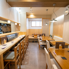 お店全体を貸し切ってのご予約も承っております。フロアを独占できるため、周りを一切気にすることなく一体感のある集まりをお楽しみいただけます。会社の大規模な宴会、ご友人との特別なパーティーなど、大人数でのご宴席を盛り上げる空間を真心を込めてご提供いたします。お気軽にご相談ください。