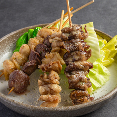 チーズガーリックトリュフ！鳥の素揚げ串5種盛り合わせ