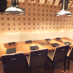 テーブルソファ席やボックス席など様々なタイプのお席をご用意！落ち着いた店内でゆったりと食べて飲んで、語らいの時間をお過ごし下さい。宴会な最適なコースは、食べ放題コースや飲み放題付きコースなど多種多様にご用意しております！