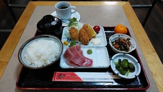 まぐろ刺身とカキフライ定食