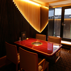 1Fにも四名様専用の完全個室を完備（個室のご予約はお電話のみ）