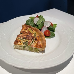 季節野菜のキッシュ