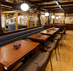 テーブル席で最大16名様宴会可能！