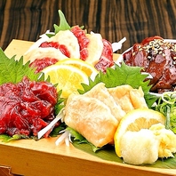 鮮度が自慢!馬刺しや鶏メニューは九州の名物食材!