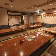 日の出本舗最大の魅力大宴会個室!!最大120名様まで対応可能な空間。個室料金、宴会場貸切料金は発生しないので人数に限らずまずはご相談ください♪