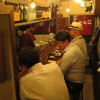 初めてでもホッとする「袖すり合う距離感」