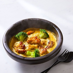 炭焼きチキンとブロッコリーのカレードリア/ミートチーズドリア