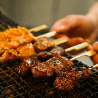 焼鳥だけじゃない！炭火で焼き上げる「牛串」「豚串」♪