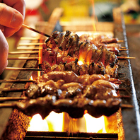 表面をパリっと焼き上げた自慢の焼き鳥をご堪能ください