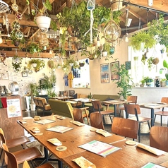 ご友人やカップル、家族など席を繋げることができるので、人数に合わせて楽しくお食事をご利用できます★