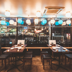 モダンでスタイリッシュなテーブル席は、女子会にもピッタリ◎