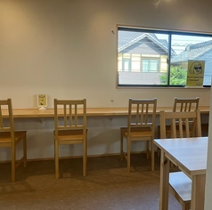 川越の町並みを窓から楽しみながら、ゆっくり過ごせるカウンター席は人気です♪