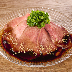 牛タン刺し（にんにく醤油）