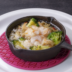 エビとブロッコリーのアヒージョ