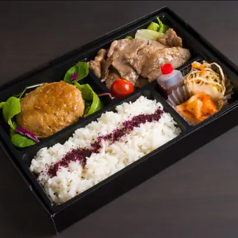 国産牛焼肉とビーフハンバーグのお弁当