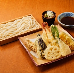 海老天ぷらと野菜のせいろうどん