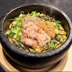 ズワイ蟹とウニの石焼メシ