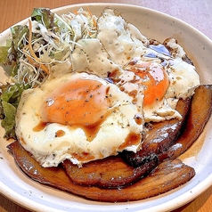 仕込みに1週間!至高の叉焼エッグ