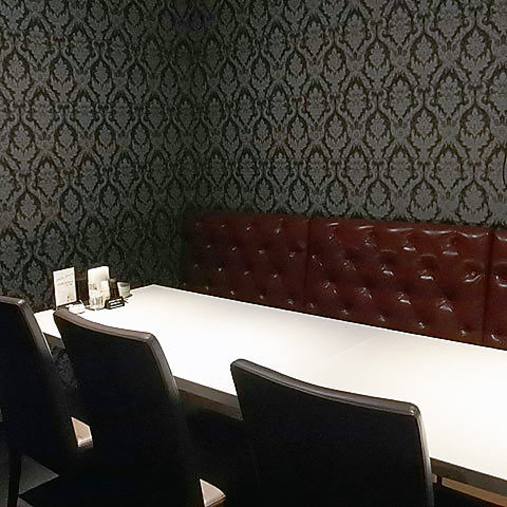 個室多数、大人の為のデザイナーズ居酒屋&バル☆写真は合コン向きと人気な最大10名収容の個室