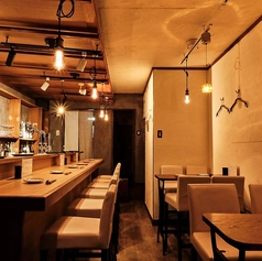 仲間や大切な人と一緒に、職人が手間ひまかけて焼き上げた串を囲みながら、ゆっくりと食事を楽しんでください。美味しさを分かち合いながら、心温まるひとときをお過ごしいただけます。