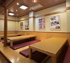 和風掘りごたつ風のテーブル席。ご宴会にも◎