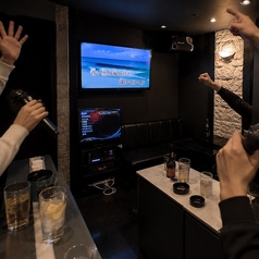 カラオケ歌い放題!極上の音響で夜を盛り上げる