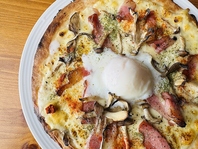 温玉のせホワイトソースピザ