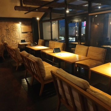 ダイニングバー ホワイトバジル Dining Bar White Basilの雰囲気1