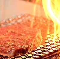 お酒に合う料理をご提供しています。