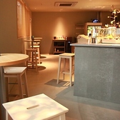 【店内は全席禁煙】タバコのにおいが苦手な方・お子様連れのお客様も安心してご来店頂けます◎店内には使いやすいテーブル席を多数完備。通路が広い為、ベビーカーでのご来店もスムーズです。ゆったりのんびりお過ごし下さい。