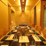 雅なしつらえと、やわらかな灯りが広がる空間で最高のひと時を…