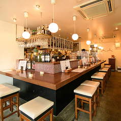 カップルに人気のカウンター席。2名様ずつお座りいただけます♪