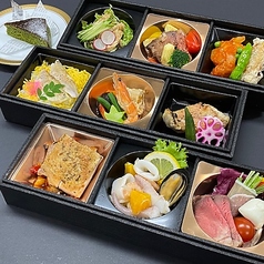 【要予約】～和洋中3段折詰～彩り玉手箱「華」