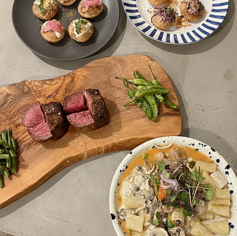 みんなが常連になれる、ふらっとこれる居酒屋。店主こだわりの創作料理を。