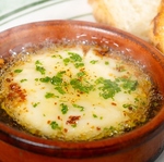 まるごとカマンベールのアヒージョ　８５８円