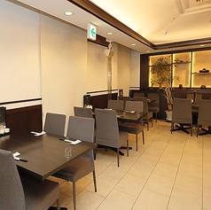 テーブル席は連結して一気に20名の団体様もＯＫ！会社宴会にも最適♪