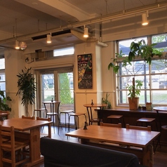 ソファーが4台ございます