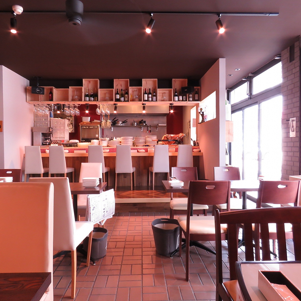 結婚式二次会や周りを気にせず愉しむ場面にも最適♪プロジェクターやマイクも完備しております！