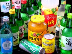飲み放題はチャミスル等種類豊富な韓国焼酎も飲み放題OK！の写真