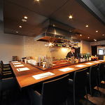 カウンター席がございますので、お一人様でも大歓迎。お仕事終わりのサク飲みにいかがですか？