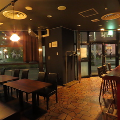 28名様までなら貸切が可能です。平日も金曜土曜も深夜まで営業を行っておりますので、時間を忘れて皆さんで盛り上がっていただけます。大人数の場合は事前にお問い合わせください!