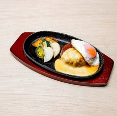 黒毛和牛100%の自家製ハンバーグ目玉焼き＋チーズ＋デミグラス