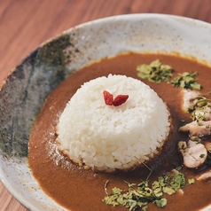 A．薬膳スープで作ったチキンカレー