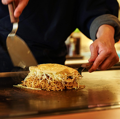 当店は広島お好み焼きを提供するお店です。