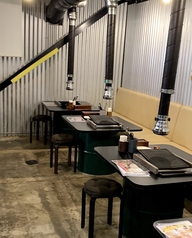 【テーブル席：２名様×５卓】個室もご準備しております。お一人様やカップルなど少人数の方でも楽しめるお席です！