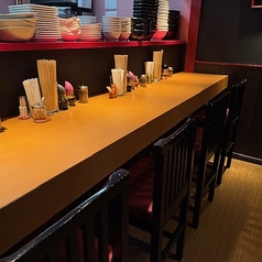 カウンターは4席ございます。