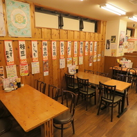 木の温もりを感じる綺麗な店内でくつろぎのひとときを…